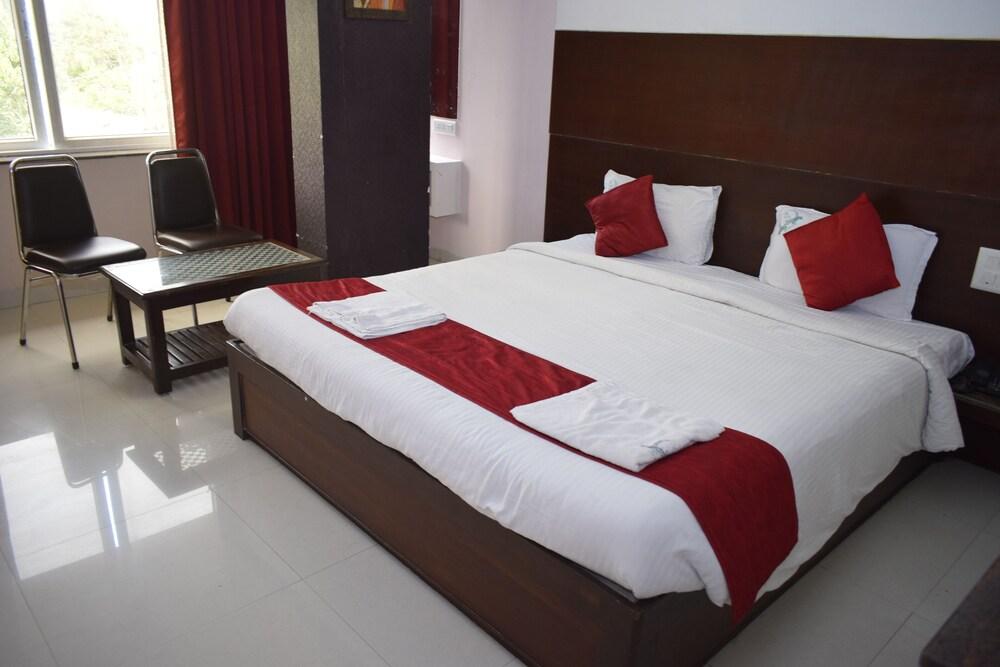 Hotel Sumith Palace Pondicherry Dış mekan fotoğraf